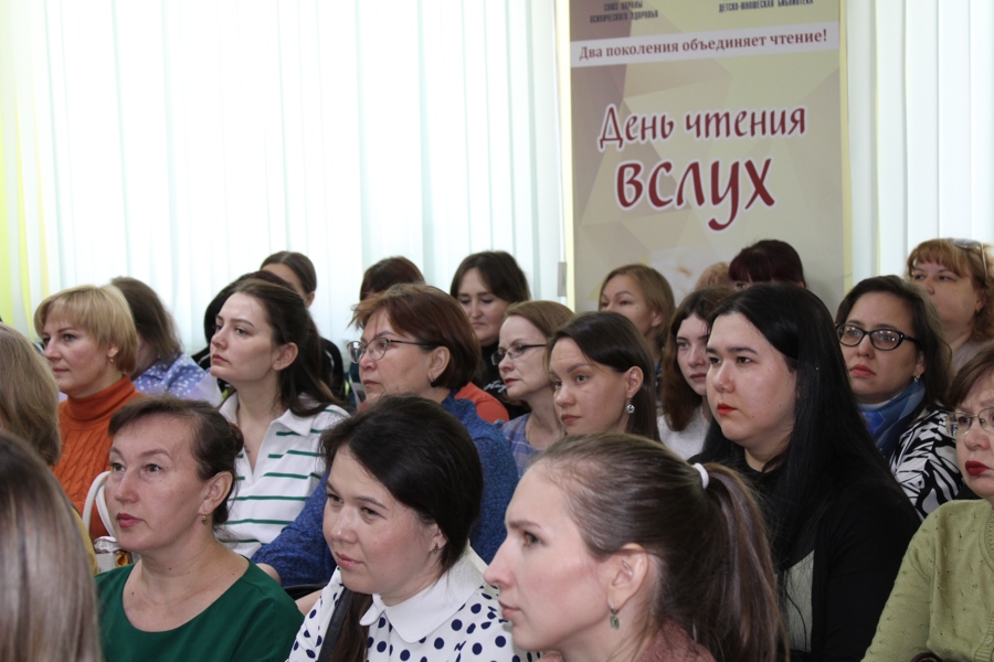 Учителя начальных классов изучают в республиканской детско-юношеской библиотеке методы вдумчивого чтения