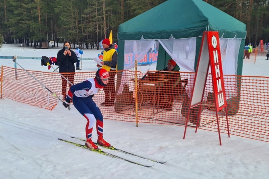 На лыжных трассах Спортивной школы №10 в Сосновке прошли традиционные соревнования по лыжным гонкам