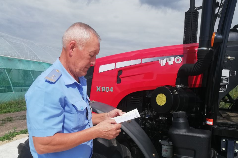 Фермеры Аликовского округа приобрели новые колёсные тракторы