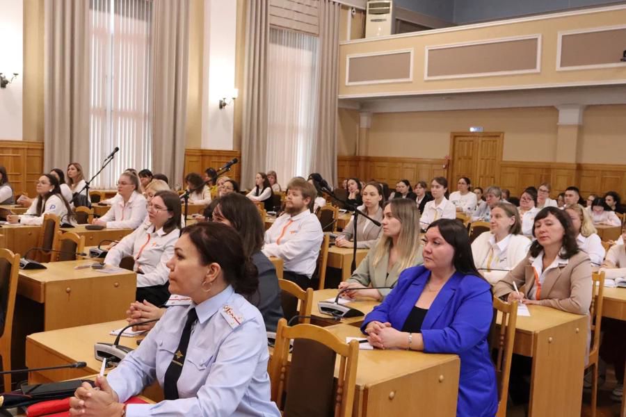 В Чебоксарах состоялось совещание с советниками директора по воспитанию и взаимодействию с детскими объединениями образовательных учреждений