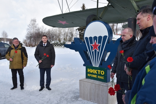 В Козловке почтили памяти воинов-десантников 6-ой парашютно-десантной роты