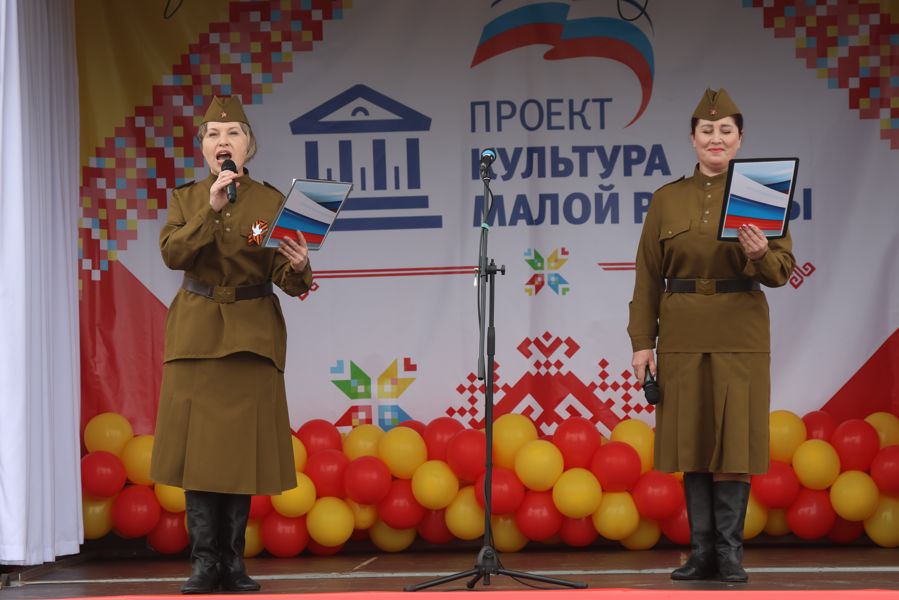 В деревне Новые Турмыши торжественно открыли творческий сезон «Домов культуры на колесах»