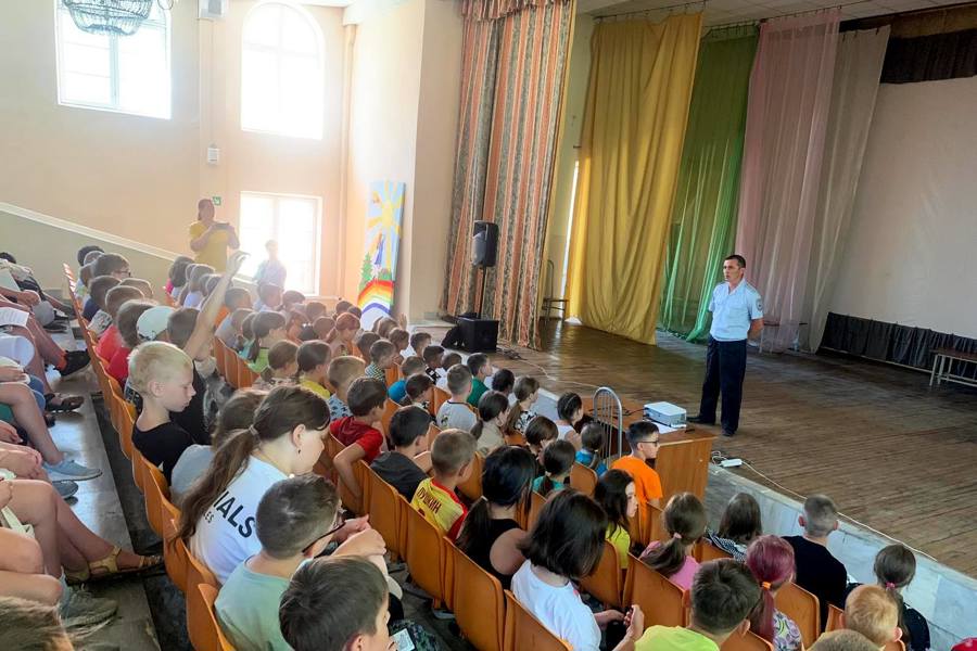 В Чебоксарах сотрудники транспортной полиции посетили детский оздоровительный лагерь «Яльчик»