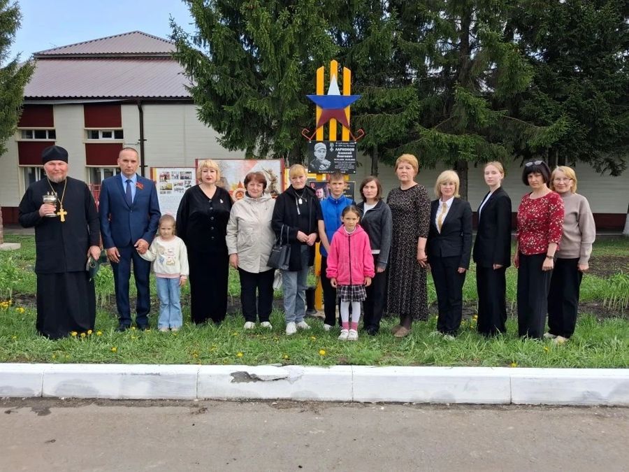 Аллея Славы в Шемуршинской школе: память о выпускниках, павших при выполнении воинского долга