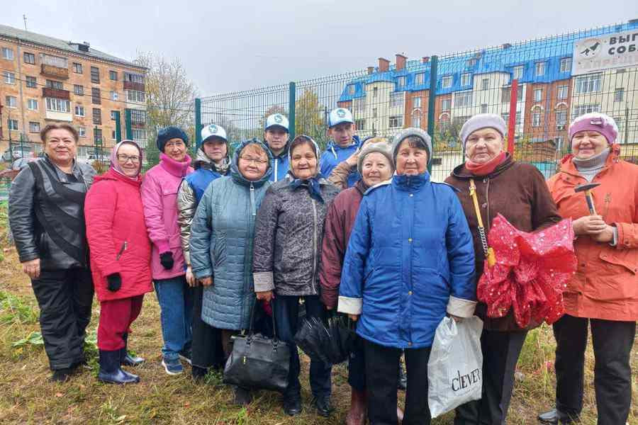 В рамках экологического месячника в Чебоксарах высадили туи