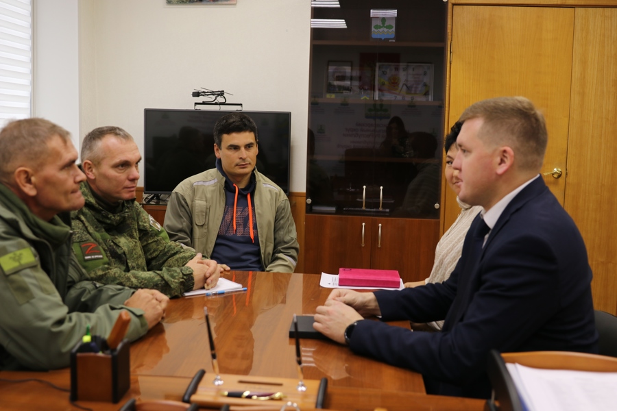 Владимир Михайлов  провел встречу с участниками волонтёрского движения «Своих не бросаем»