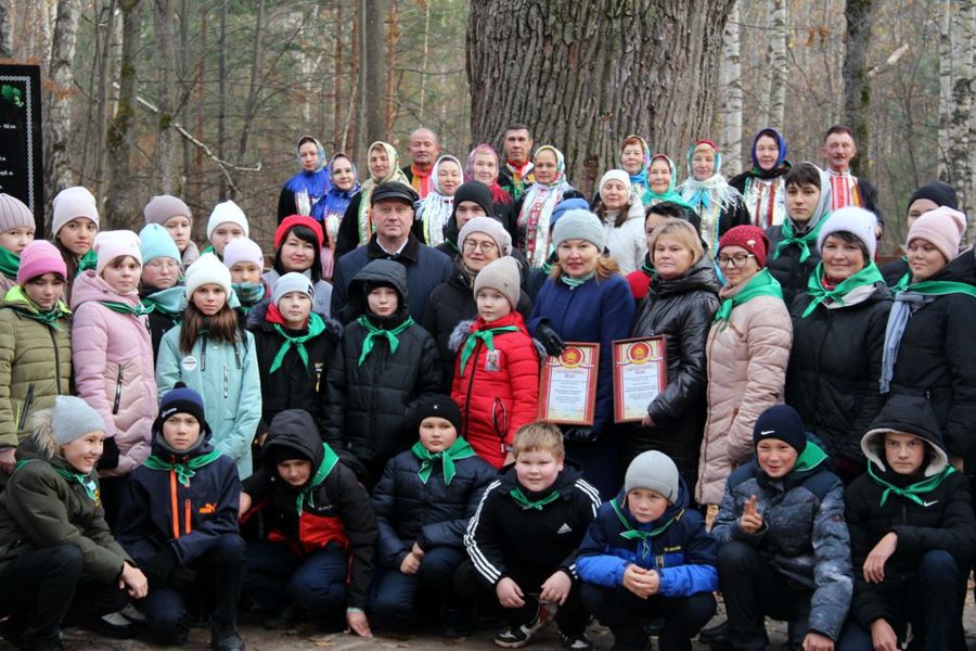 У «Старейшины чувашских дубов» состоялось торжественное открытие таблички «Победитель конкурса «Российское дерево года – 2023»