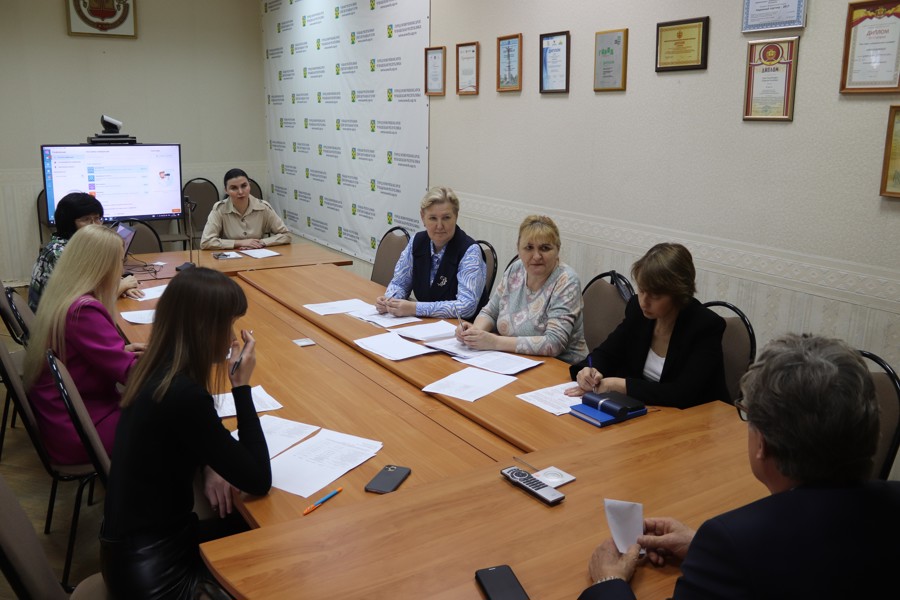 В Новочебоксарске провели заседание Межведомственной комиссии по вопросам своевременности и полноты выплаты заработной платы, снижения неформальной занятости под председательством заместителя
