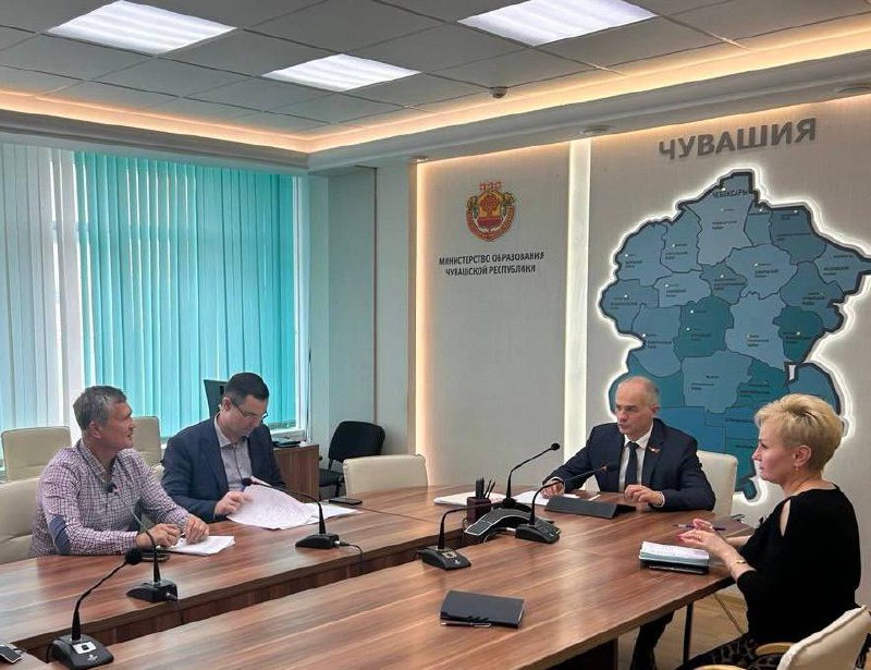 На контроле держим главный вопрос-строительство школ.