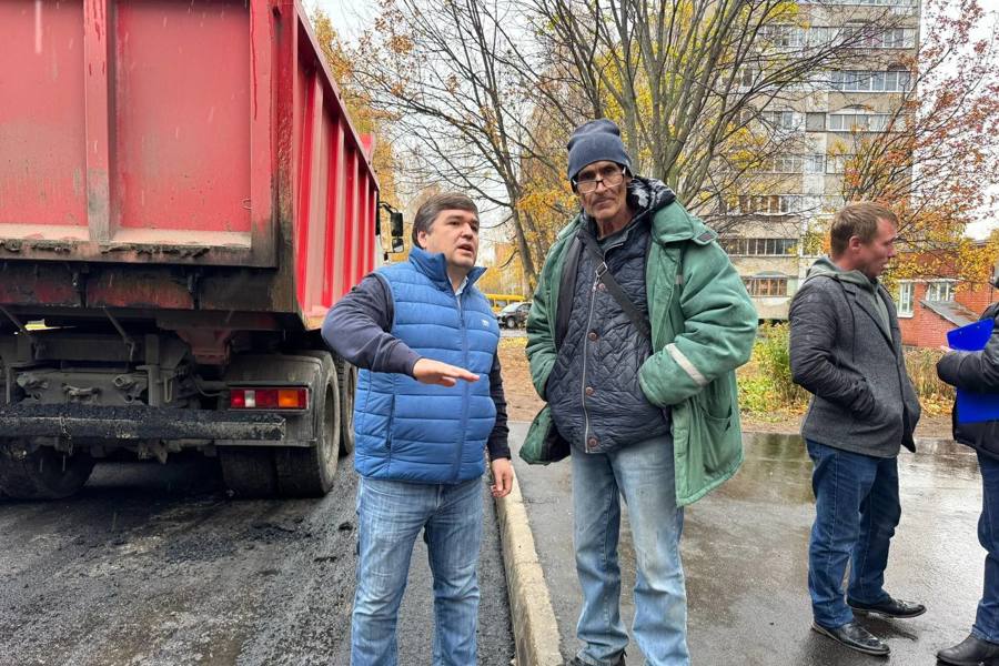 Максим Гребенкин принял участие в обходе дворовых территорий