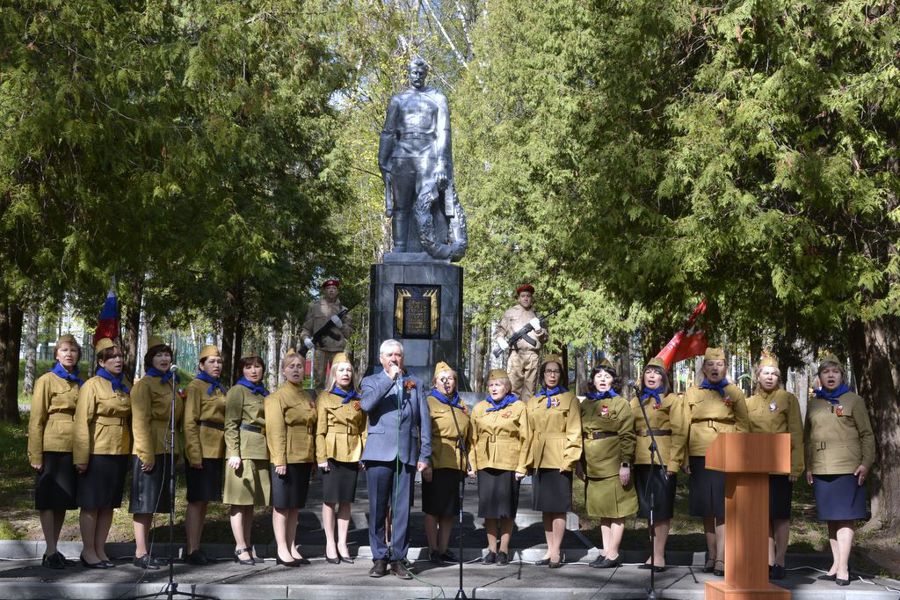 Большесундырцы отметили День Победы : «пусть небо будет чистое и солнце яркое»