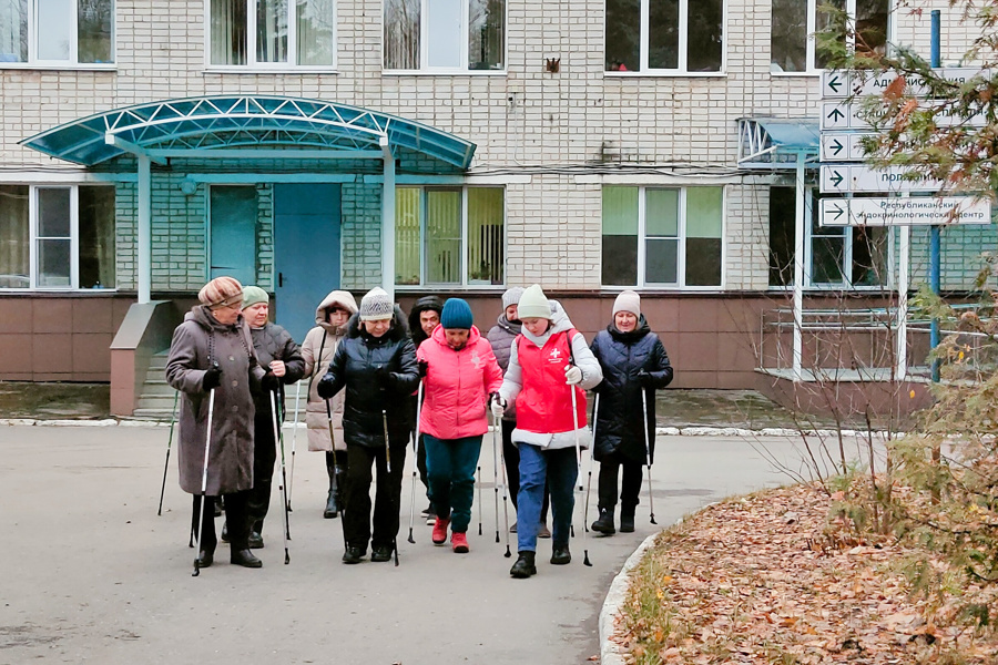 15 ноября в госпитале ветеранов войн прошёл мастер-класс по скандинавской ходьбе