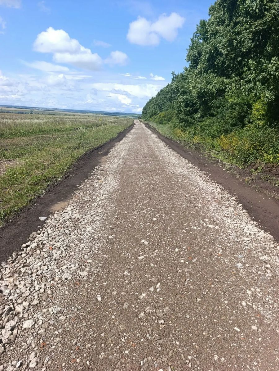 В деревне Михайловка завершены работы по ремонту дороги, ведущей к местному кладбищу.
