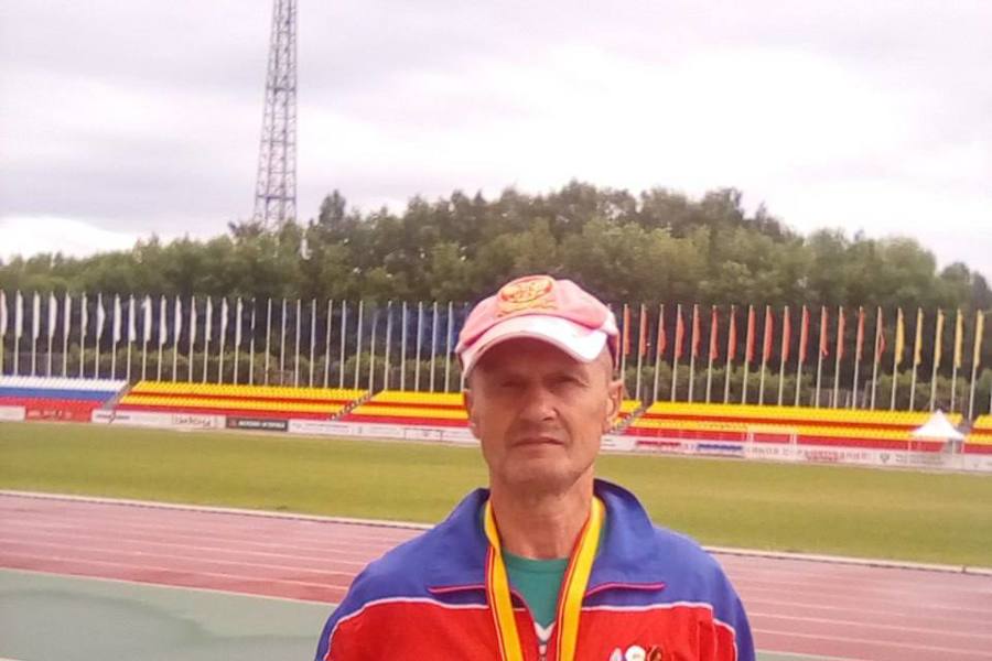 Николай Шихмачев завоевал золотую медаль на прошедшем чемпионате Чувашии по легкой атлетике среди ветеранов и любителей спорта