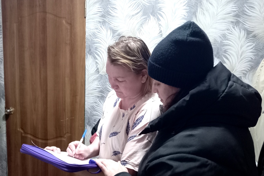 В Красночетайском округе сотрудники центра социального обслуживания  навестили семьи, состоящие на учете