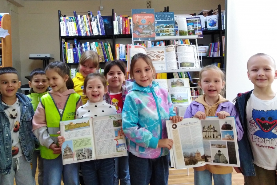 Читатели республиканской детско-юношеской библиотеки знакомятся с древними городами России