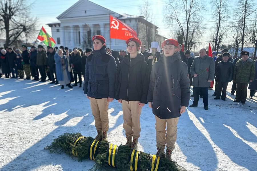 Память и почтение: День защитника Отечества в Шумерлинском округе