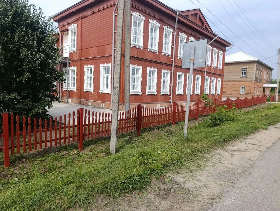 В селе Красные Четаи благоустроили территорию исторического здания XIX века