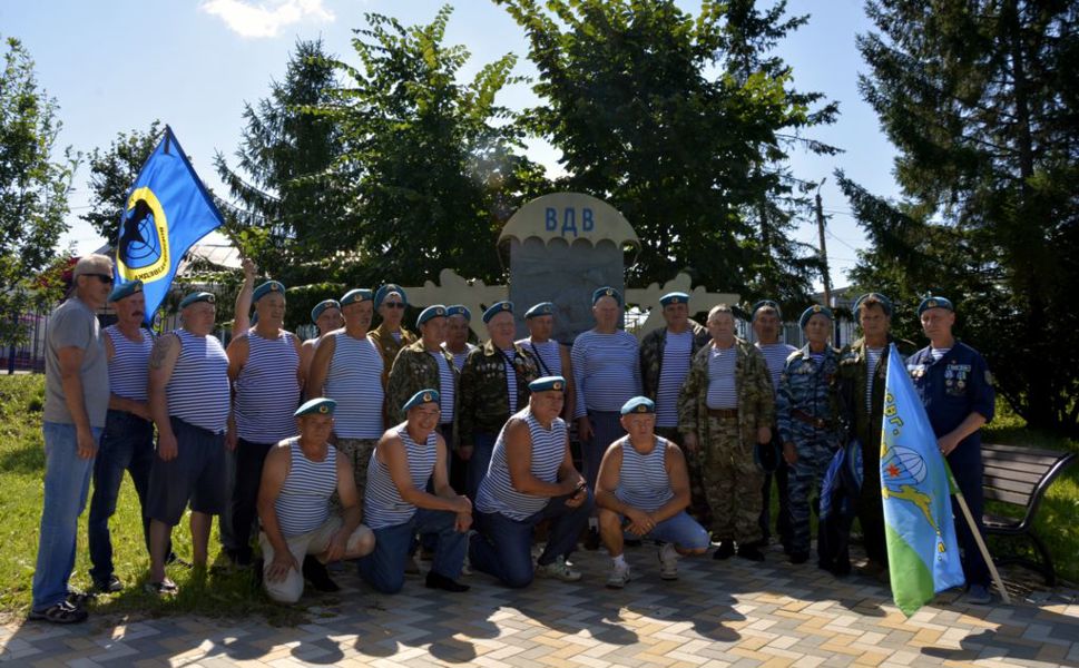 Поздравление главы Моргаушского муниципального округа Александра Иванова и председателя Собрания депутатов Моргаушского муниципального округа Александра Давыдова с Днем воздушно-десантных войск