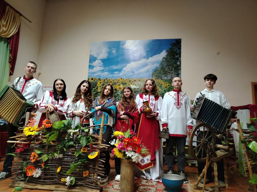 Познавательная программа «Убранство русской избы» в Атратском СДК