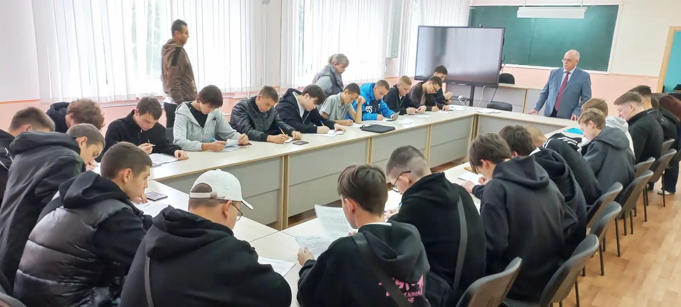 Член Общественной палаты г. Чебоксары Николай Галкин встретился со студентами, принятыми на целевое обучение