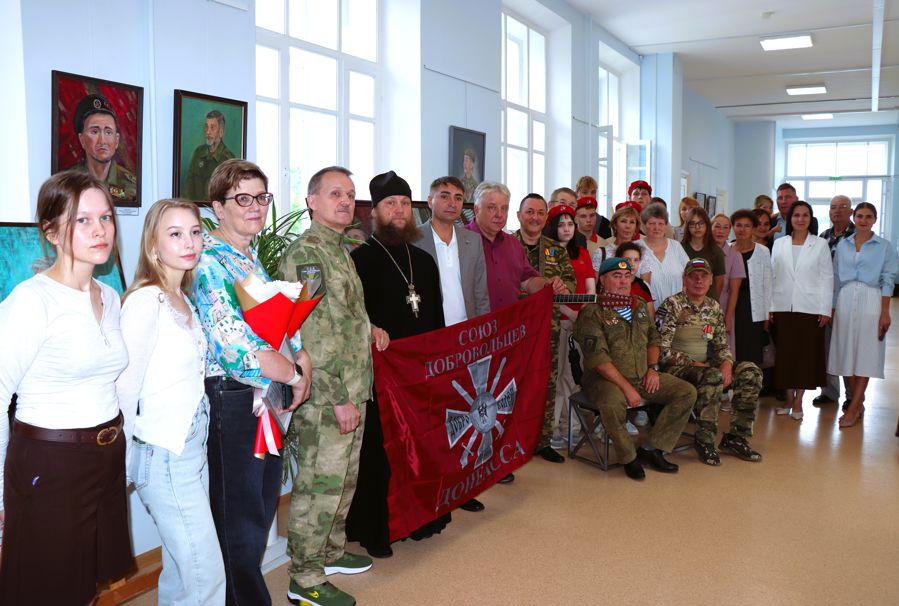 В Ядринском художественно - краеведческом музее открылась выставка «Портрет добровольца».