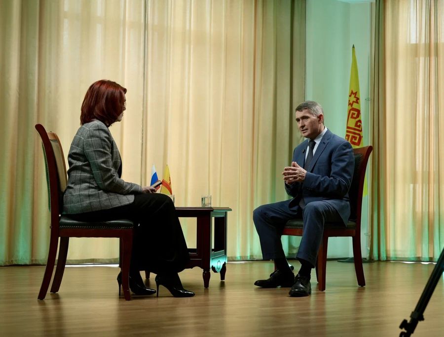 Главы Чувашской Республики Олега Николаева дал интервью Национальному телевидению Чувашии по итогам апреля