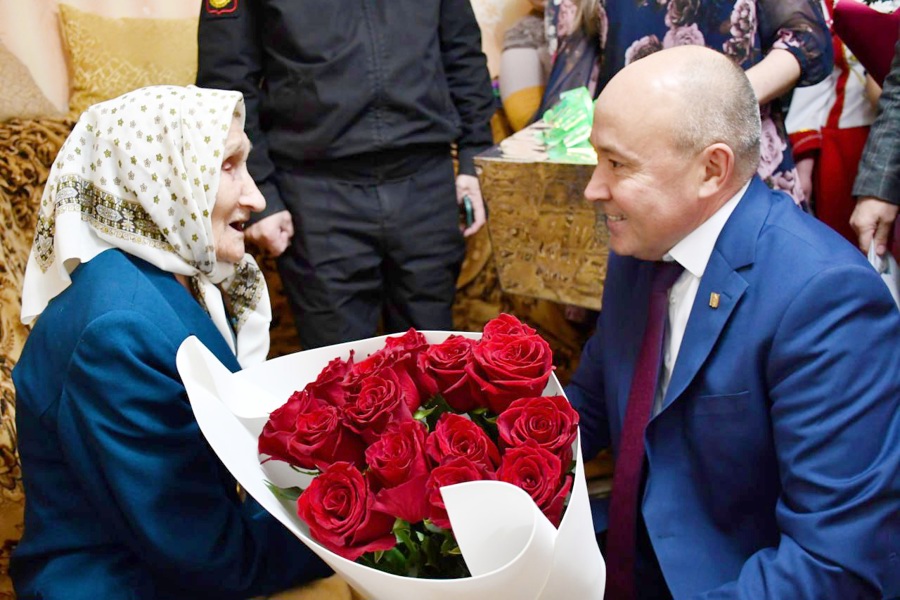 Ветерана Великой Отечественной войны поздравили со 100-летним юбилеем