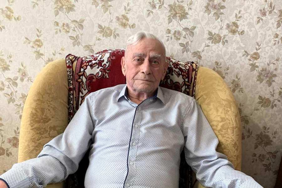 Сегодня отмечает 90-летие житель г. Шумерля Василий Краснояров