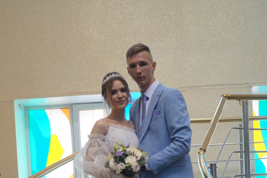 В Новочебоксарске в предпраздничные дни зарегистрировали 17 браков