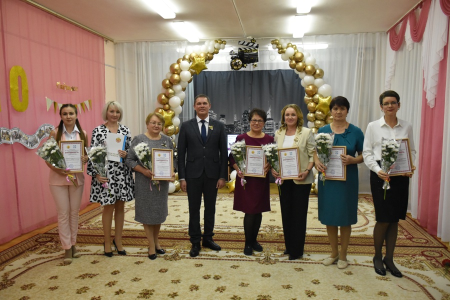 Алексей Людков поздравил коллектив Центра развития ребёнка – детского сада «Пчёлка» г. Козловка с 10-летием