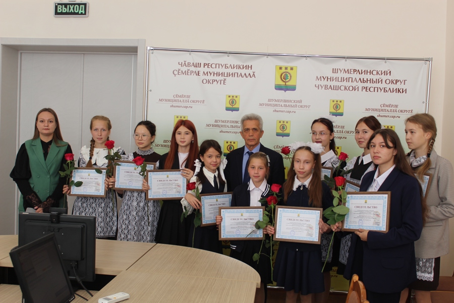 Талантливой молодёжи вручены именные стипендии главы Шумерлинского муниципального округа