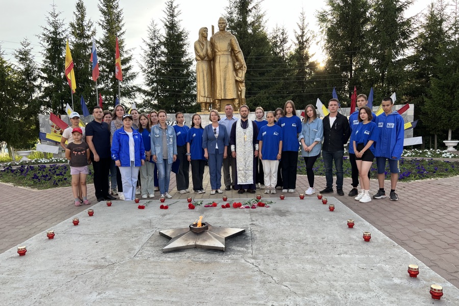 В память о павших в годы Великой Отечественной войны в Красноармейском муниципальном округе зажглись свечи памяти