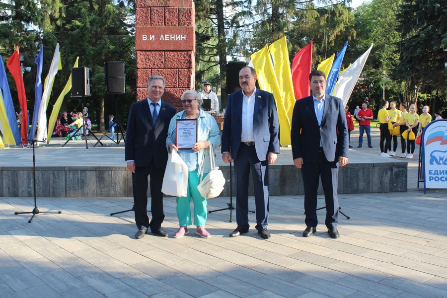 Евгений Кадышев принял участие в праздновании Международного дня соседей и Дня защиты детей