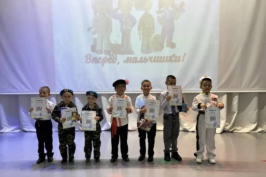 Во Дворце культуры села Шемурша состоялся конкурс «Вперёд, мальчики!