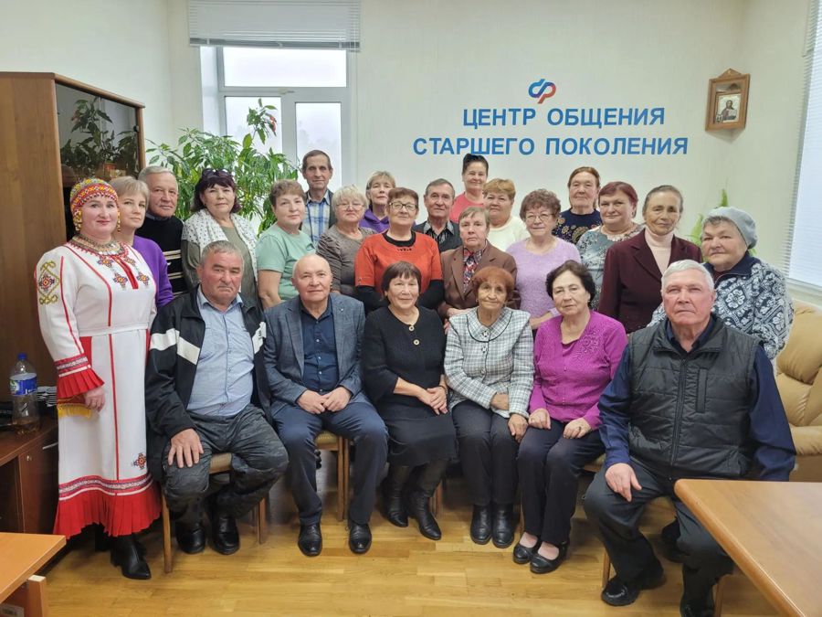Делегация «серебряных волонтёров» посетила Центр общения старшего поколения в Вурнарском муниципальном округе