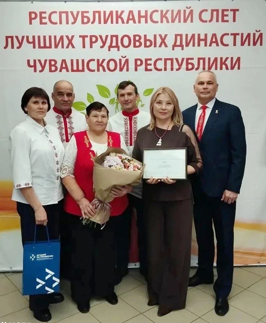Общий трудовой стаж семьи Шмелевых - 284 года