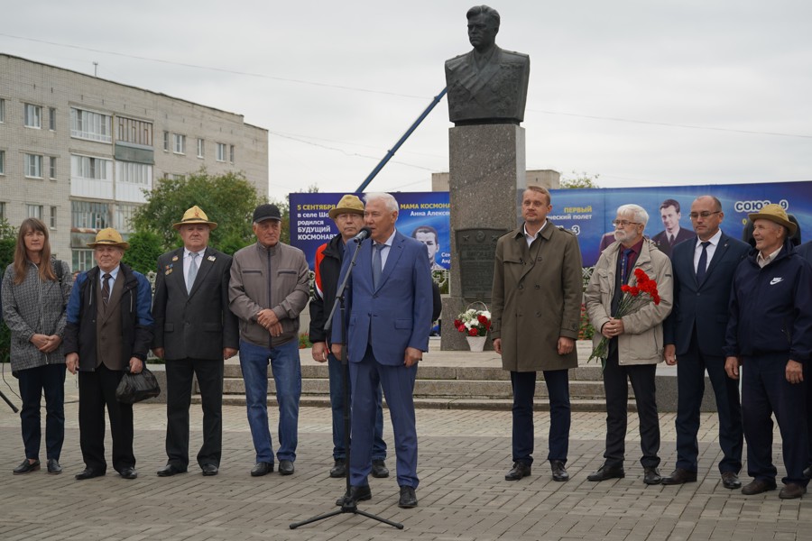 День рождения знаменитого земляка, дважды Героя Советского Союза, летчика-космонавта Андрияна Григорьевича Николаева отметили в Мариинско-Посадском округе