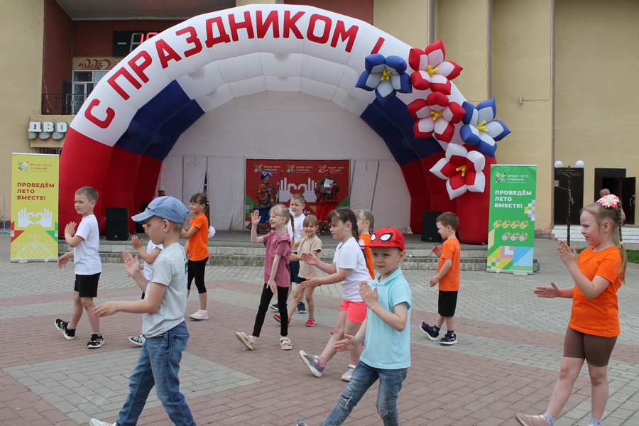 С развлекательной программы «Волшебная страна детства» в Порецком округе стартовал проект «Яркое лето Чувашии»