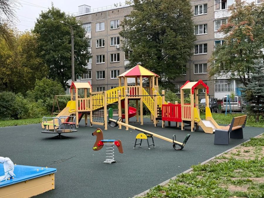 В Чебоксарах на Яковлева,6 совсем скоро откроется многофункциональная детская площадка