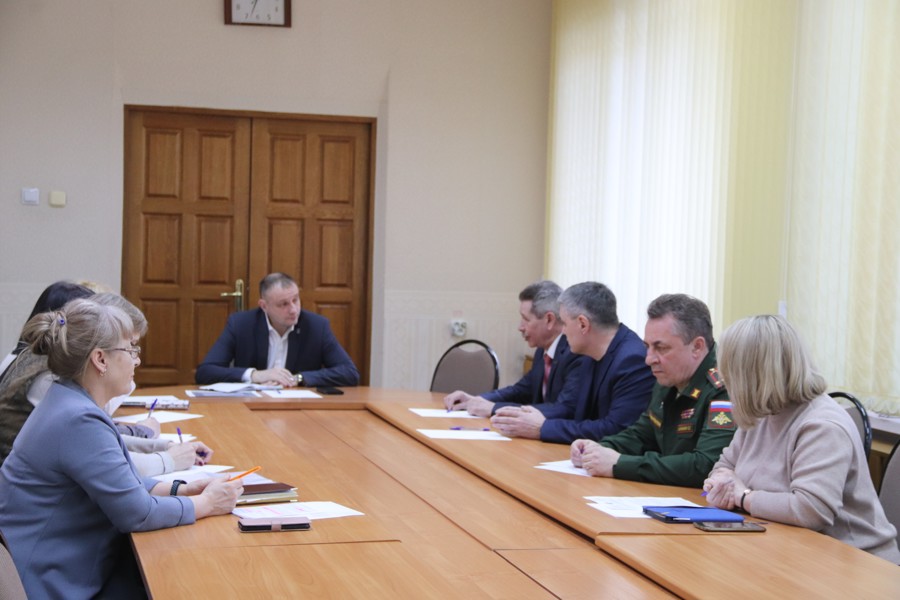 В Новочебоксарске состоялся круглый стол по вопросам поддержки участников специальной военной операции и членов их семей