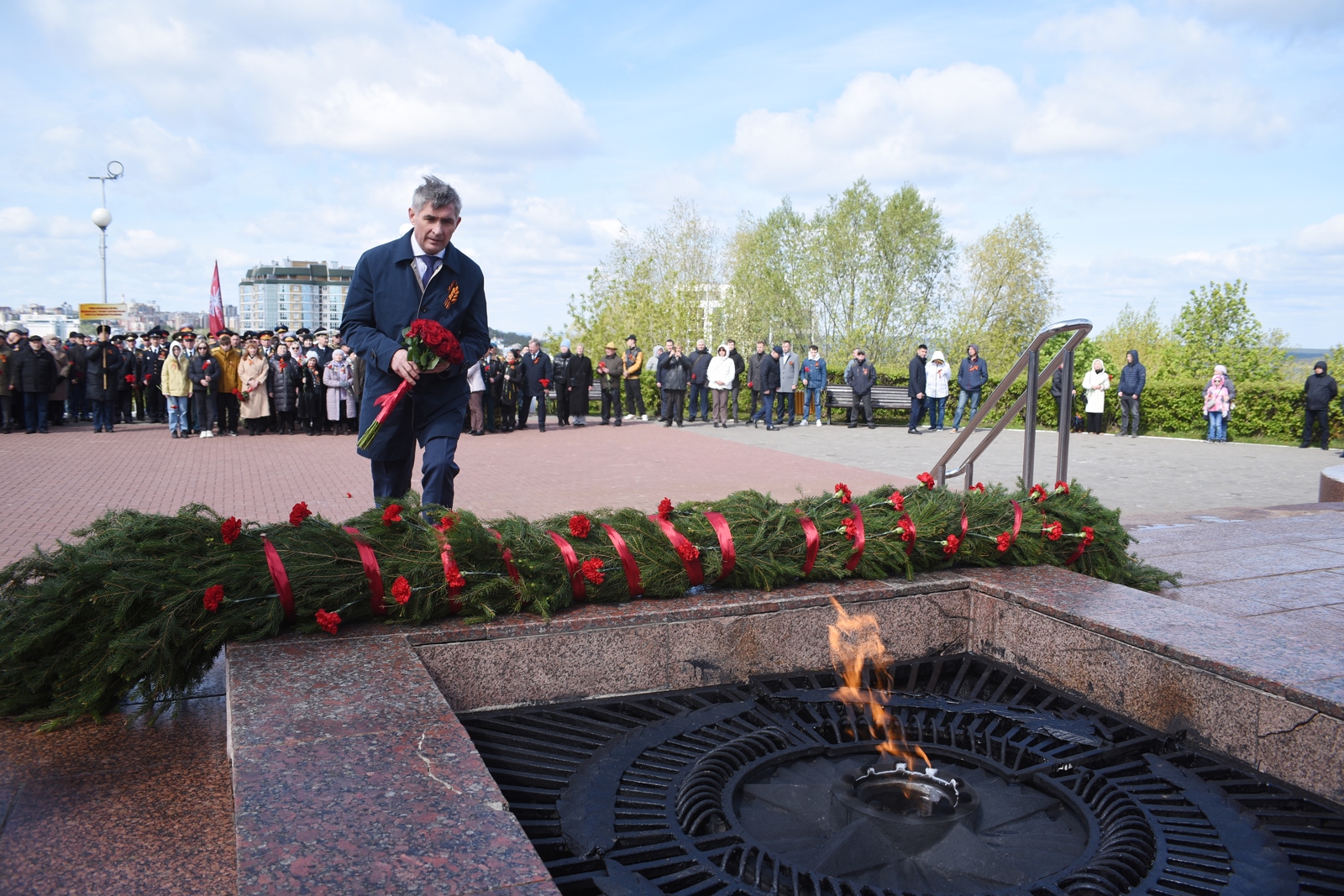 В День Победы Олег Николаев возложил цветы к Монументу Славы в столице Чувашии