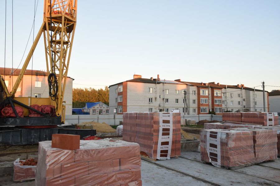 Продолжается строительство многоквартирного дома на улице Новая