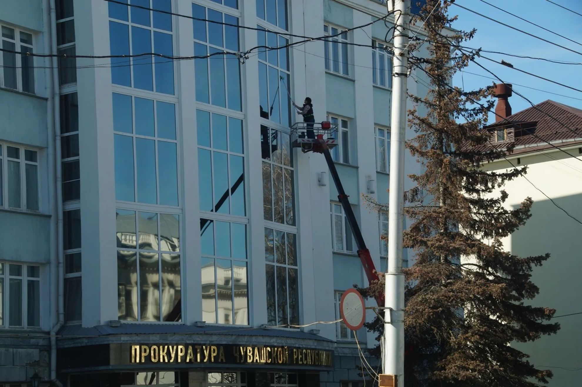 В Чебоксарах прошел масштабный субботник в рамках акции «Чистый город»