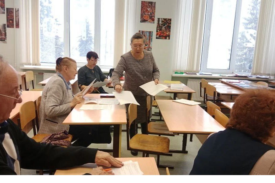 Учителя иностранных языков провели занятие, посвящённое Рождеству в литературе