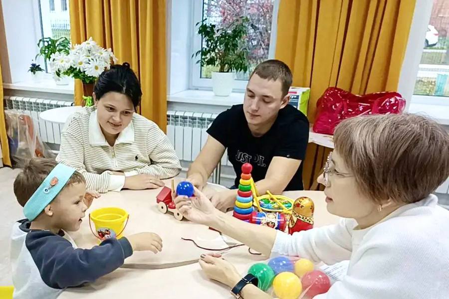 Маленькие шаги к большому будущему: занятия для молодых семей в центре соцобслуживания