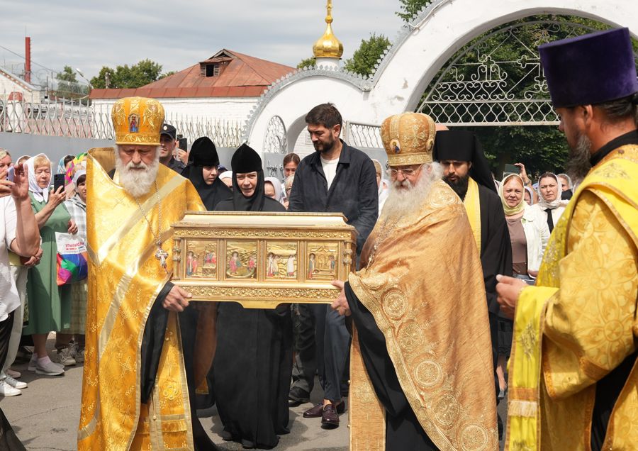 В Чувашию привезли крупнейшую в мире частицу мощей святителя Николая Чудотворца
