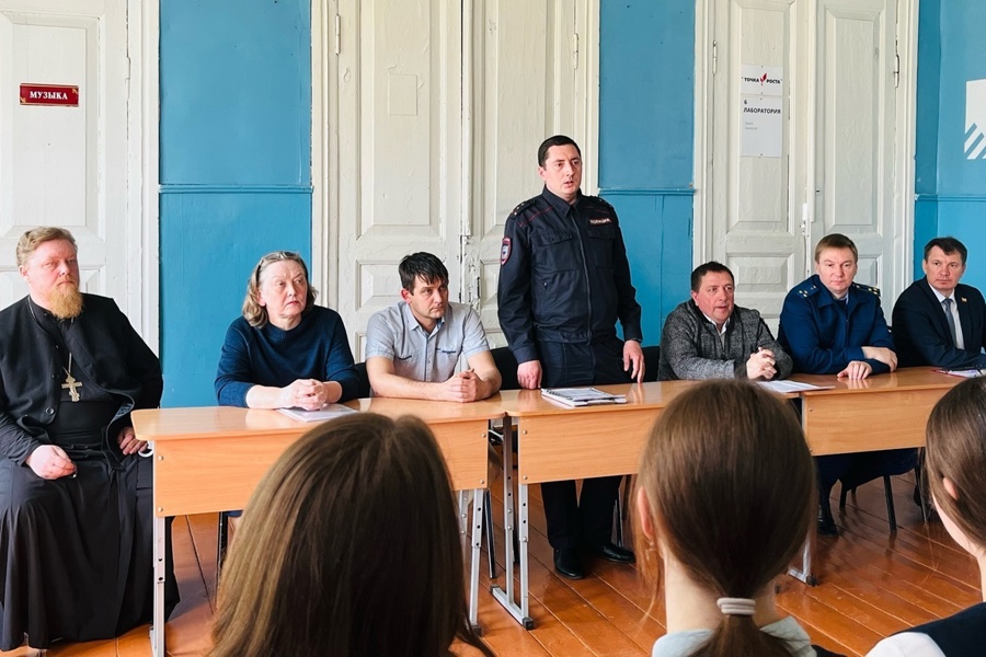 В Чуварлейской школе для обучающихся 7-10 классов прошел единый день профилактики на тему «Жизнь без наркотиков»
