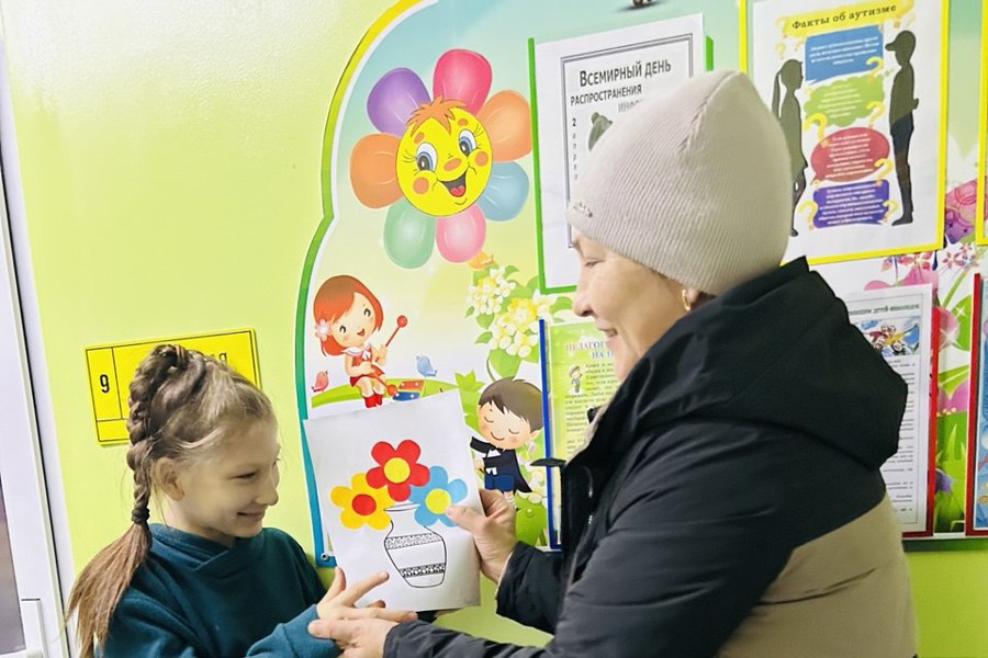 Сердца, полные любви: дети с ОВЗ создали трогательные открытки для своих мам ко Дню Матери