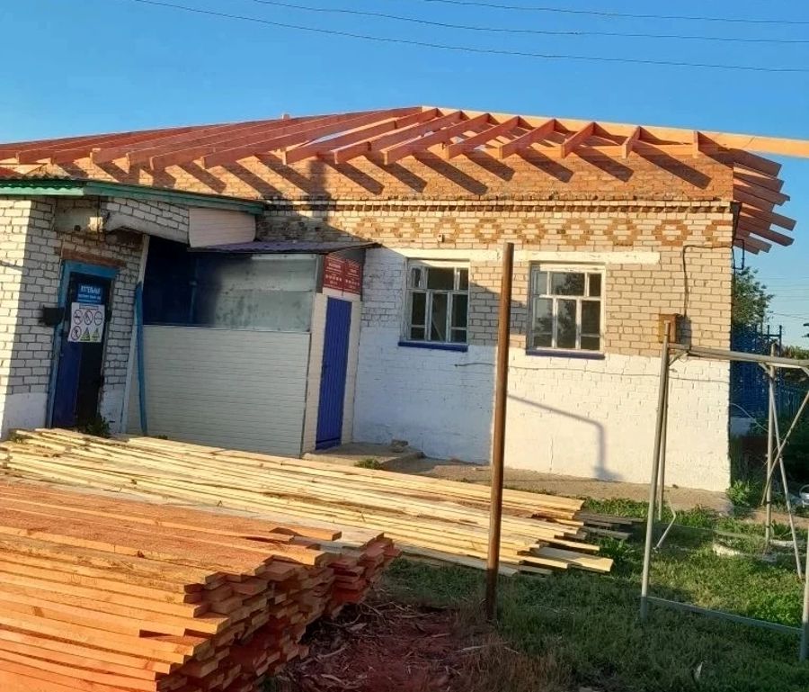 В деревне Избахтино продолжается ремонт дома культуры